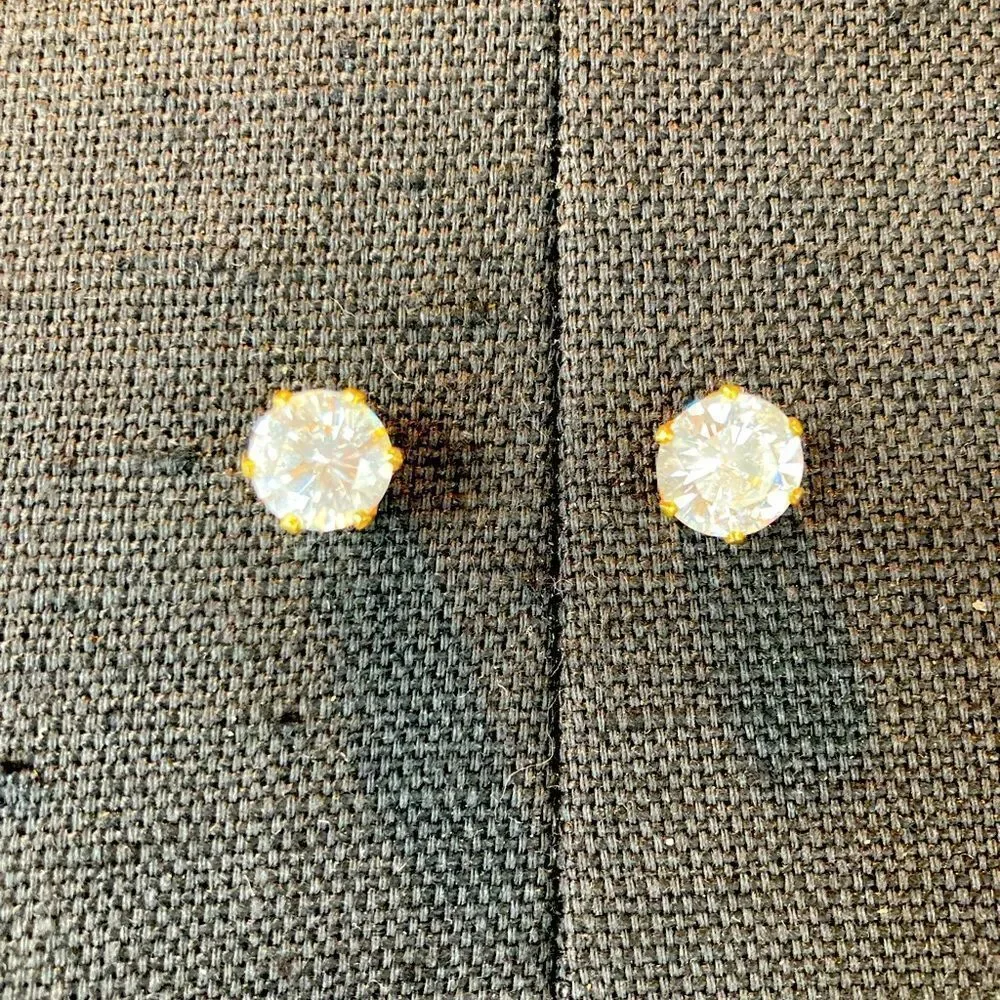 Vintage Cubic Zirconia 1/3 inch stone gold tone prong setting pierced earrings